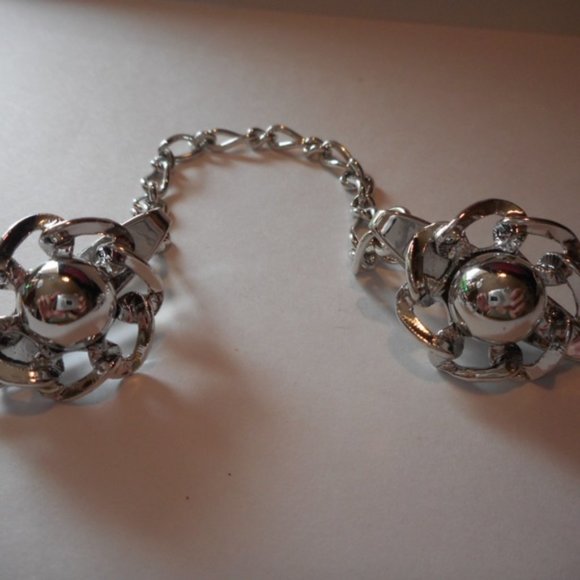 "Silver Tone Floret Sweater Clasp Clip " - Picture 1 of 5